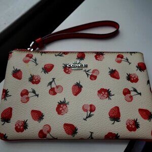 Coach Large Wristlet Berry Print